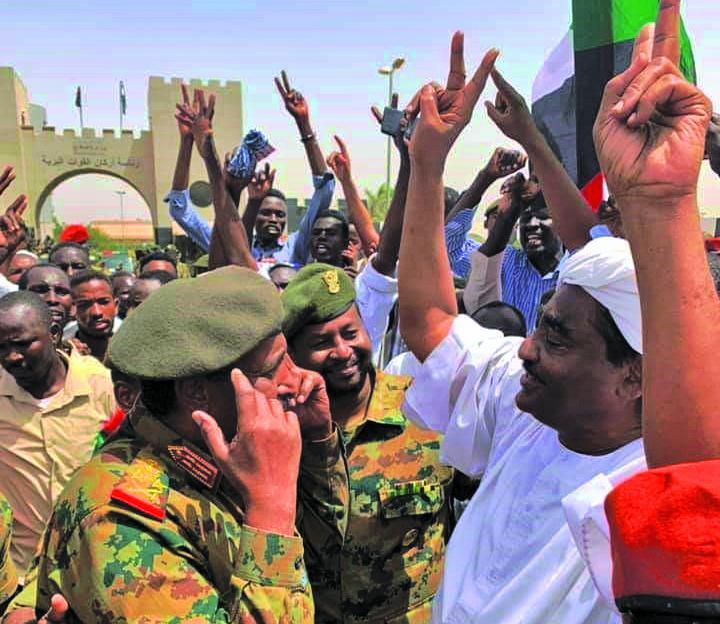 انقلابیون سودان برای بازگشت به خانه شرط گذاشتند انقلابیون سودان برای بازگشت به خانه شرط گذاشتند